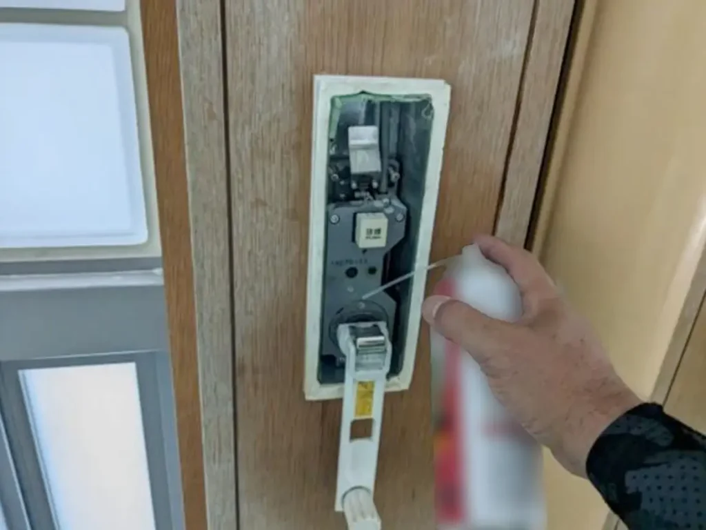 ハンドルボックス内部注油